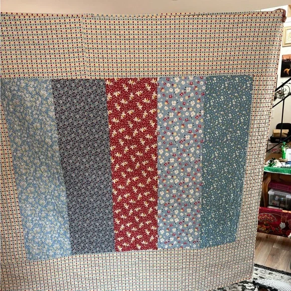 Beautiful handmade vintage style children’s quilt - Picture 2 of 4